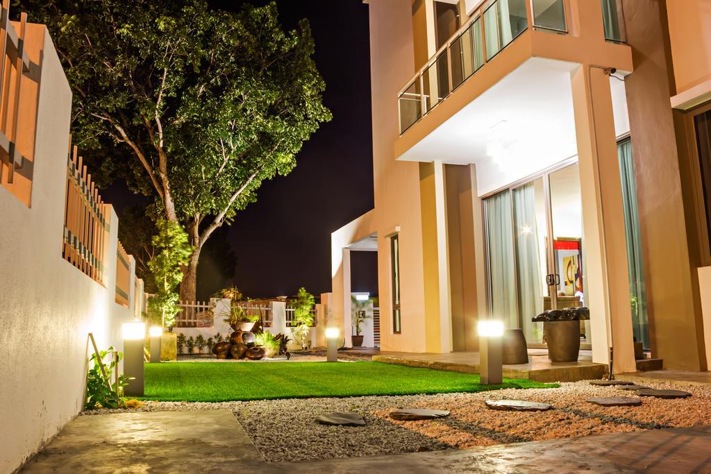 R Residence Jelutong エクステリア 写真