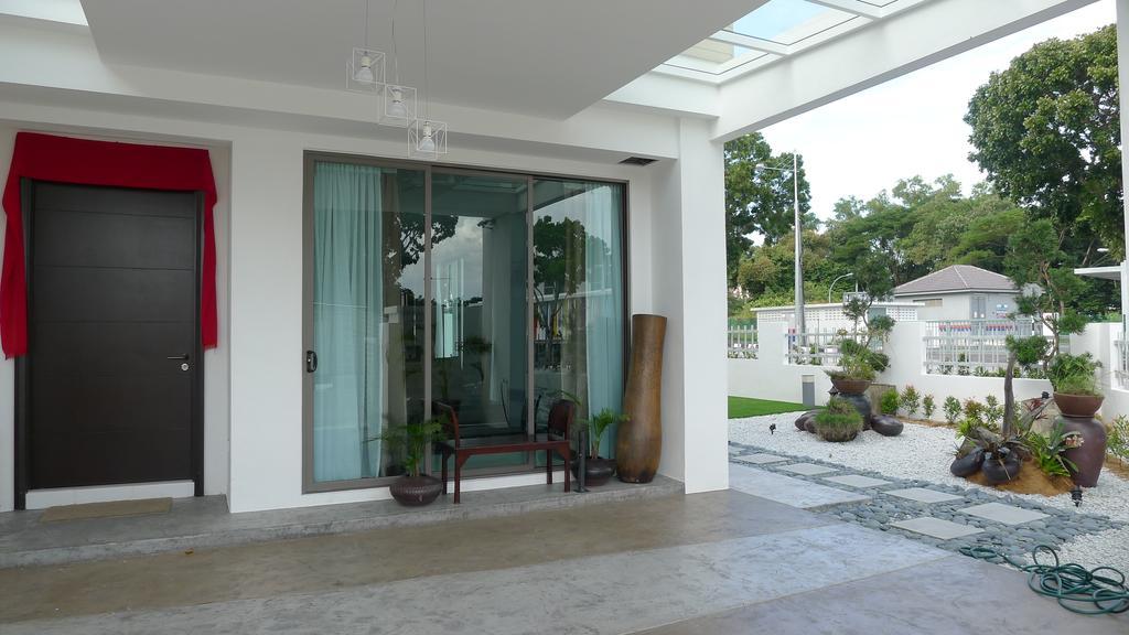 R Residence Jelutong エクステリア 写真