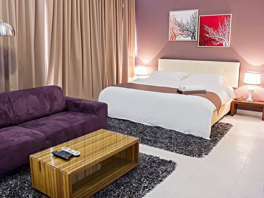 R Residence Jelutong エクステリア 写真